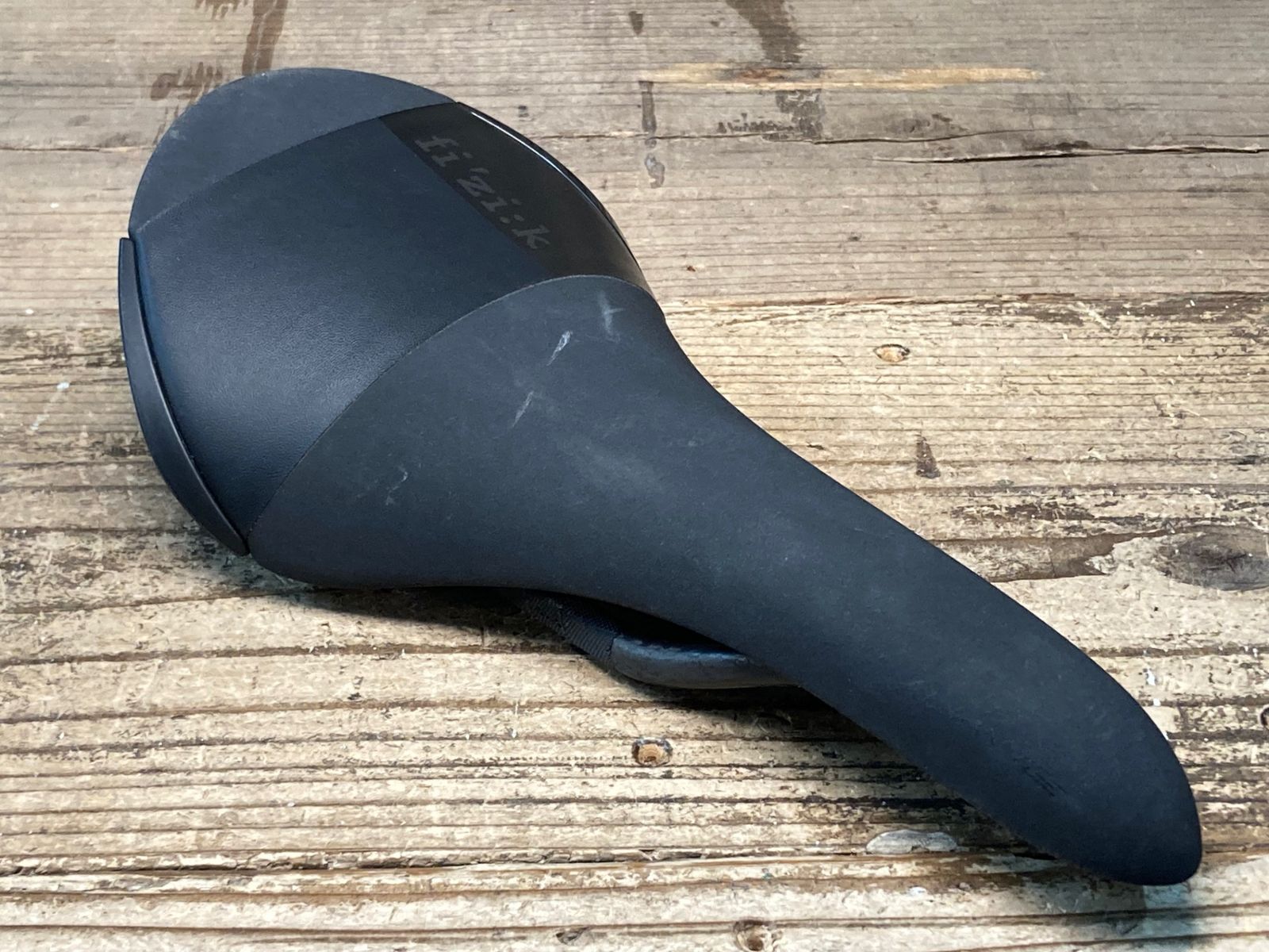 ALIANTE R1 アリアンテ サドル フィジーク TEMPO fizik - 黒 カーボン 