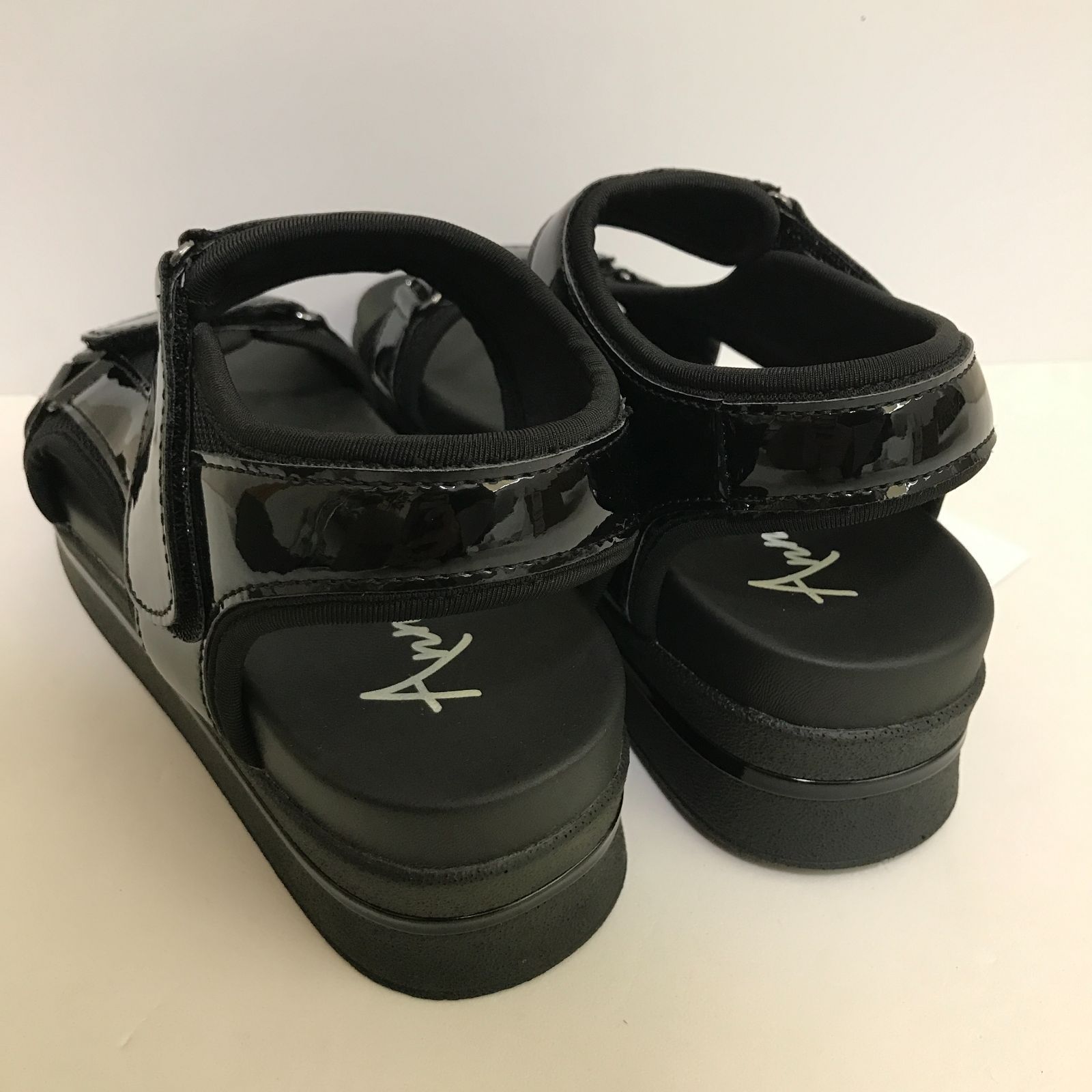 Anne Coquine アンコキーヌ 幅が調整できるストラップサンダル