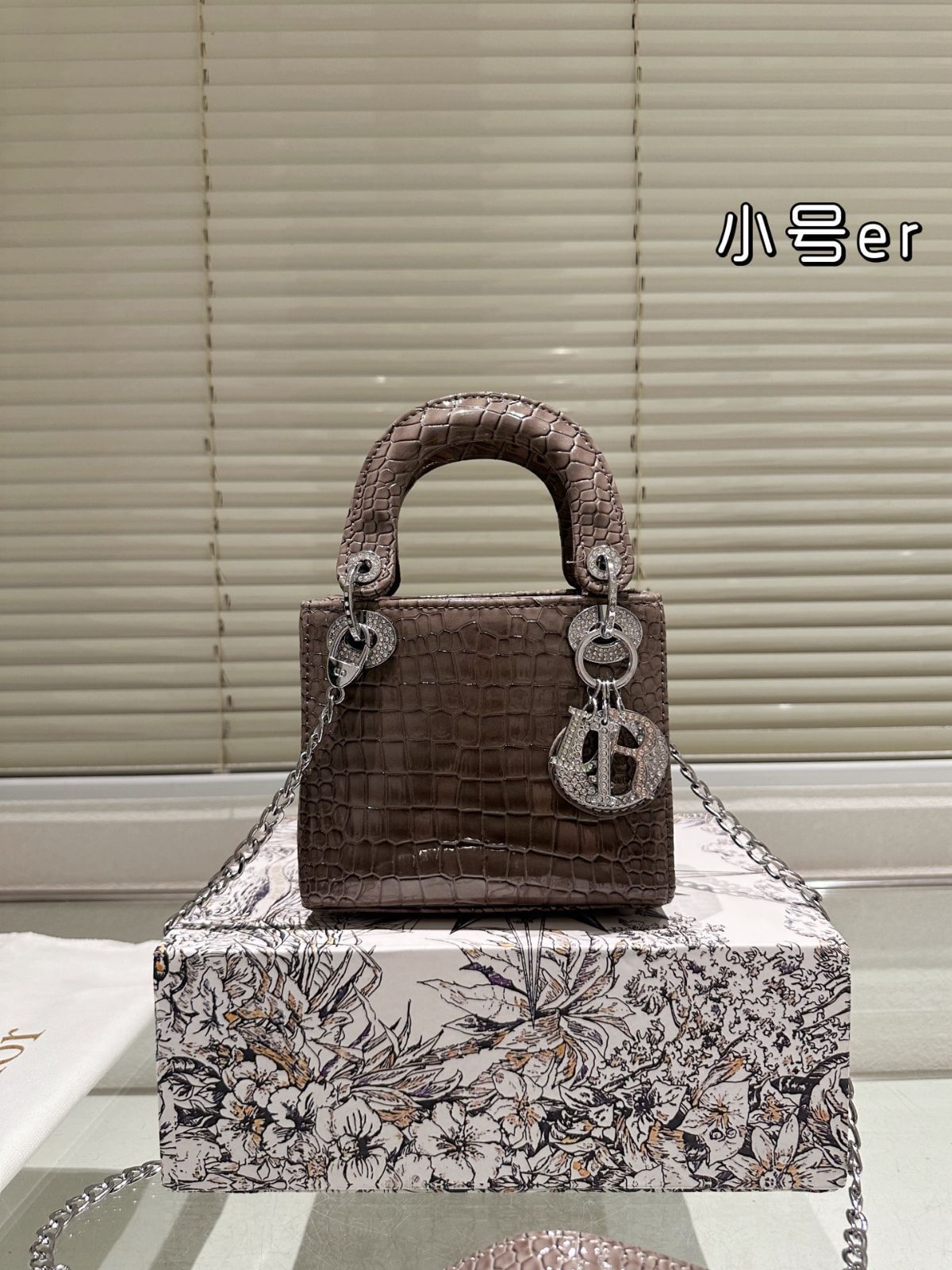 【格安・新品】総額15,000円以上★Dior★まとめ売り！おまけ付き 今日特価】Dior Lady Dior Bag with Folding Gift Box