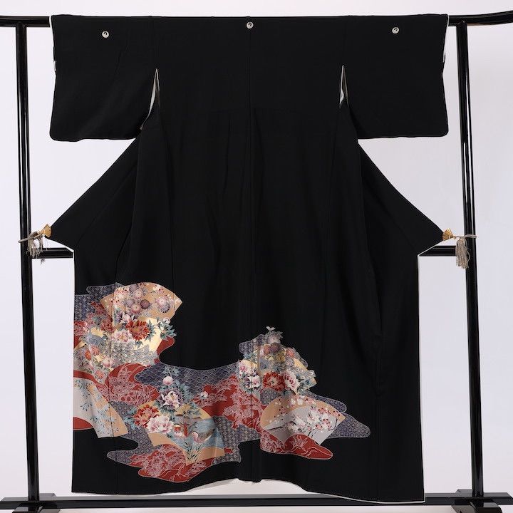 着物　黒留袖　５つ紋付　ツルノマル 　／396 着物 黒留袖 5つ紋付 ツルノマル ／396 - メルカリ