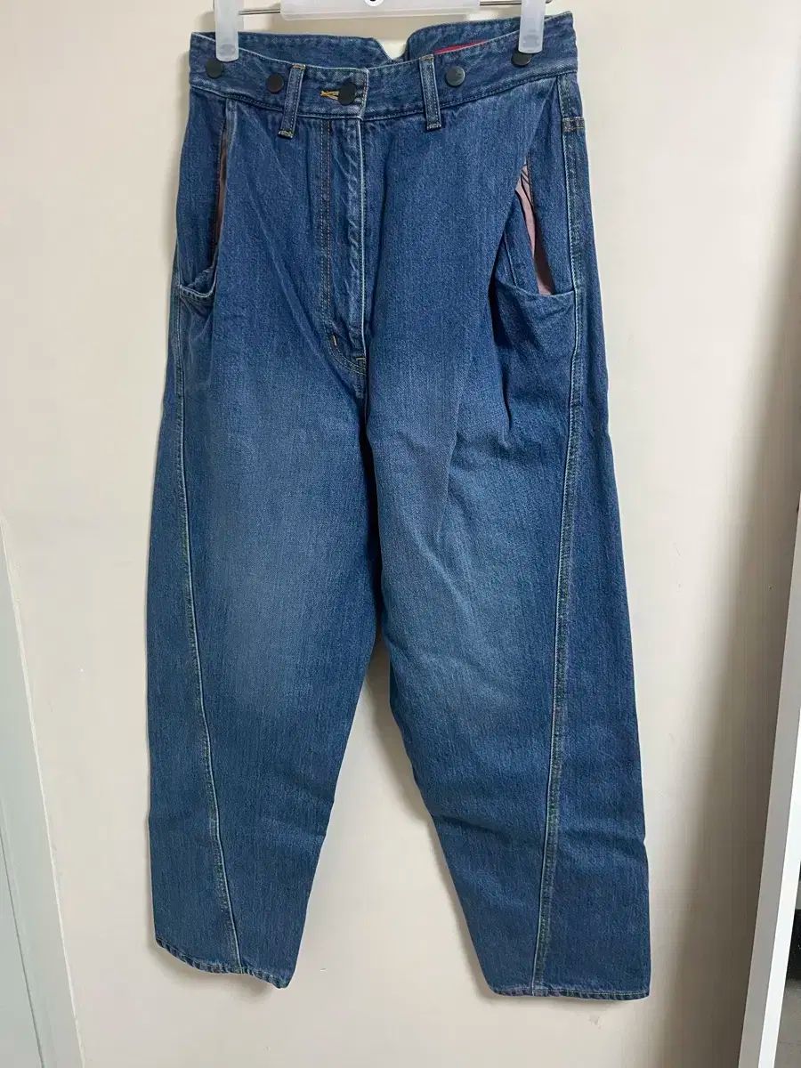 Vivienne Westwood(ヴィヴィアン・ウエストウッド) レッド