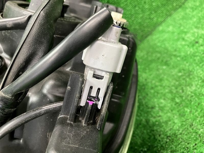 車 キャスト LA260S 右ヘッドランプ・ヘッドライト アクティバX 4WD