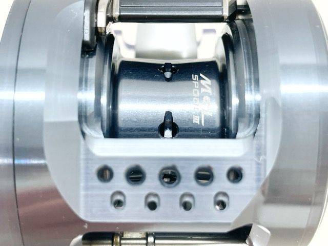  SHIMANO シマノ 24 カルカッタコンクエスト シャローエディション 30 HG 右 RE 268 007 オモリ ベイトリール(ルアー用) リール