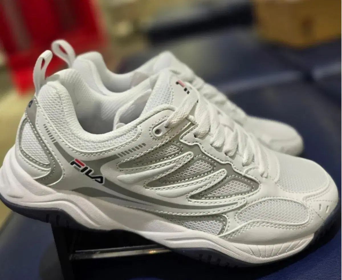 スポーツシューズ 245