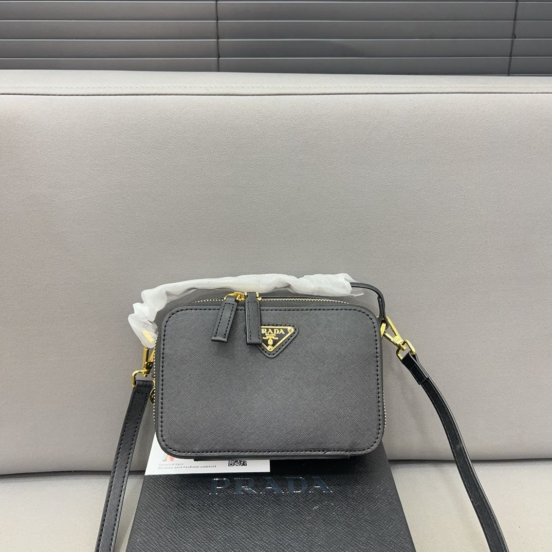 新品 PRADA プラダ ショルダーバッグ ハンドバッグ - メルカリ