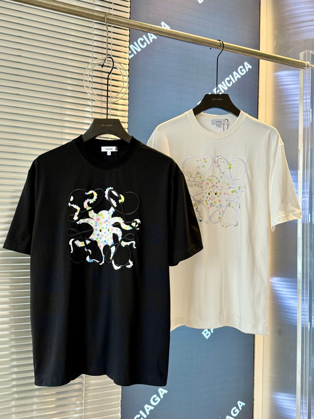 LOEWE X Suna Fujita グラフィックTシャツ 2色 - メルカリ