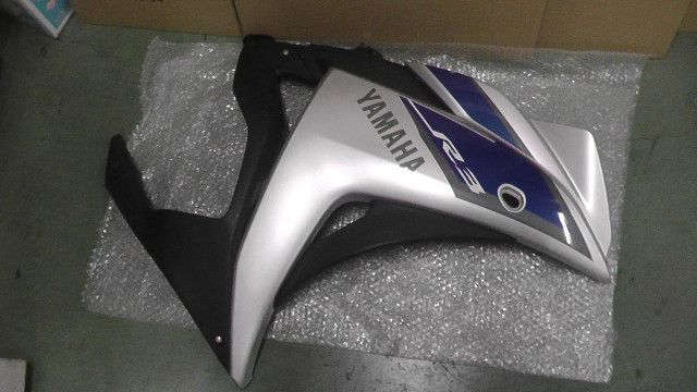 中古 海外製YZF R25/R3用 R6風フロントカウルとワイズギアスクリーン