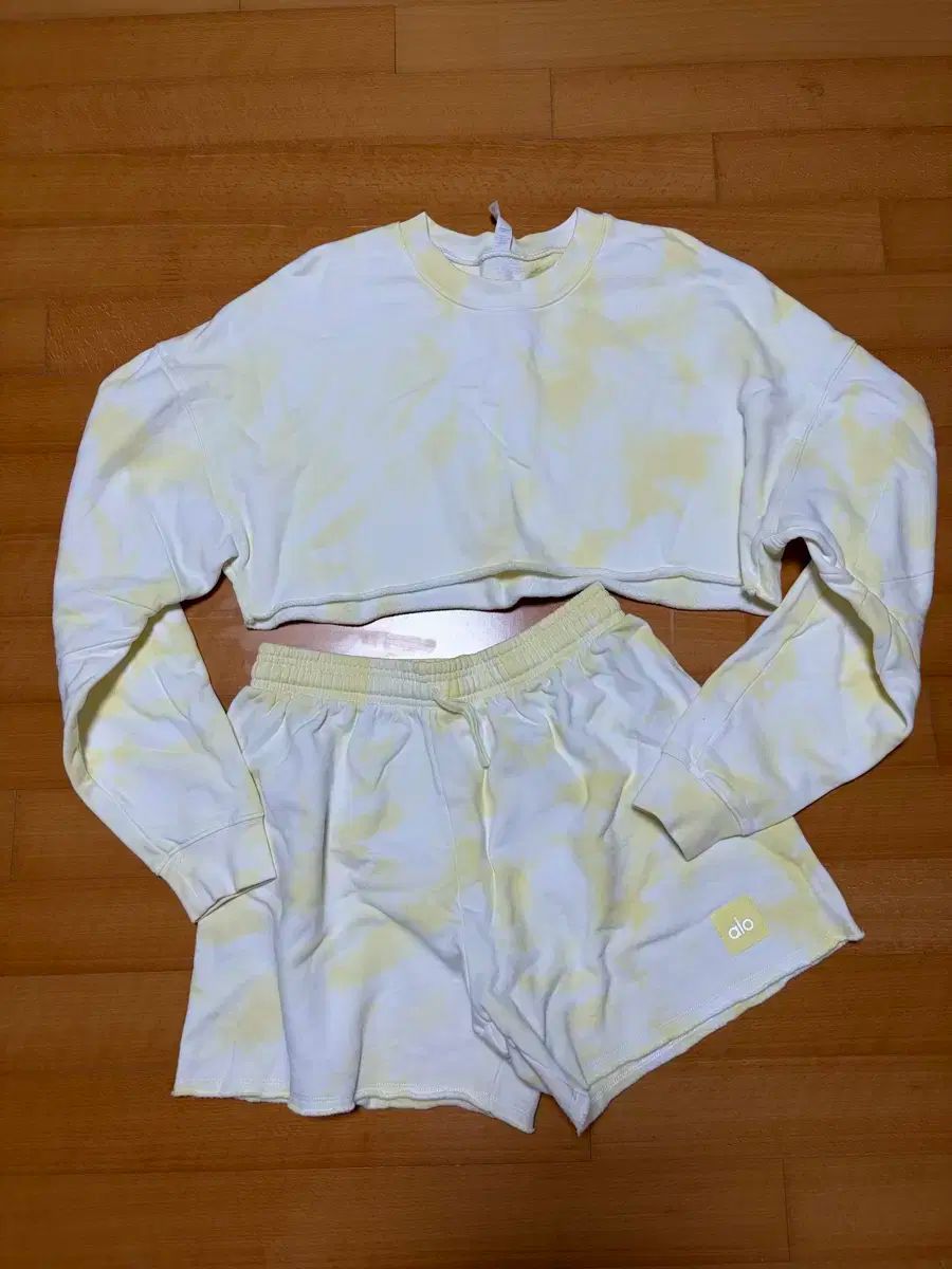 ALO アロヨガ クロップド トレーナー 半ズボン セットアップ タイダイ柄 ショートパンツ