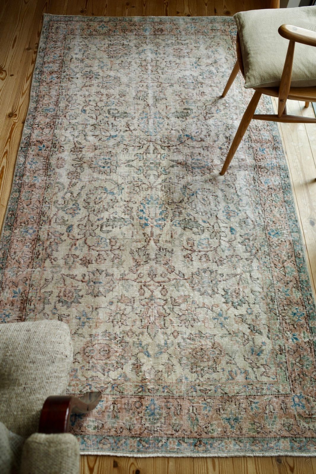 トルコ ヴィンテージラグ ピンクフローラル トルコヴィンテージラグ