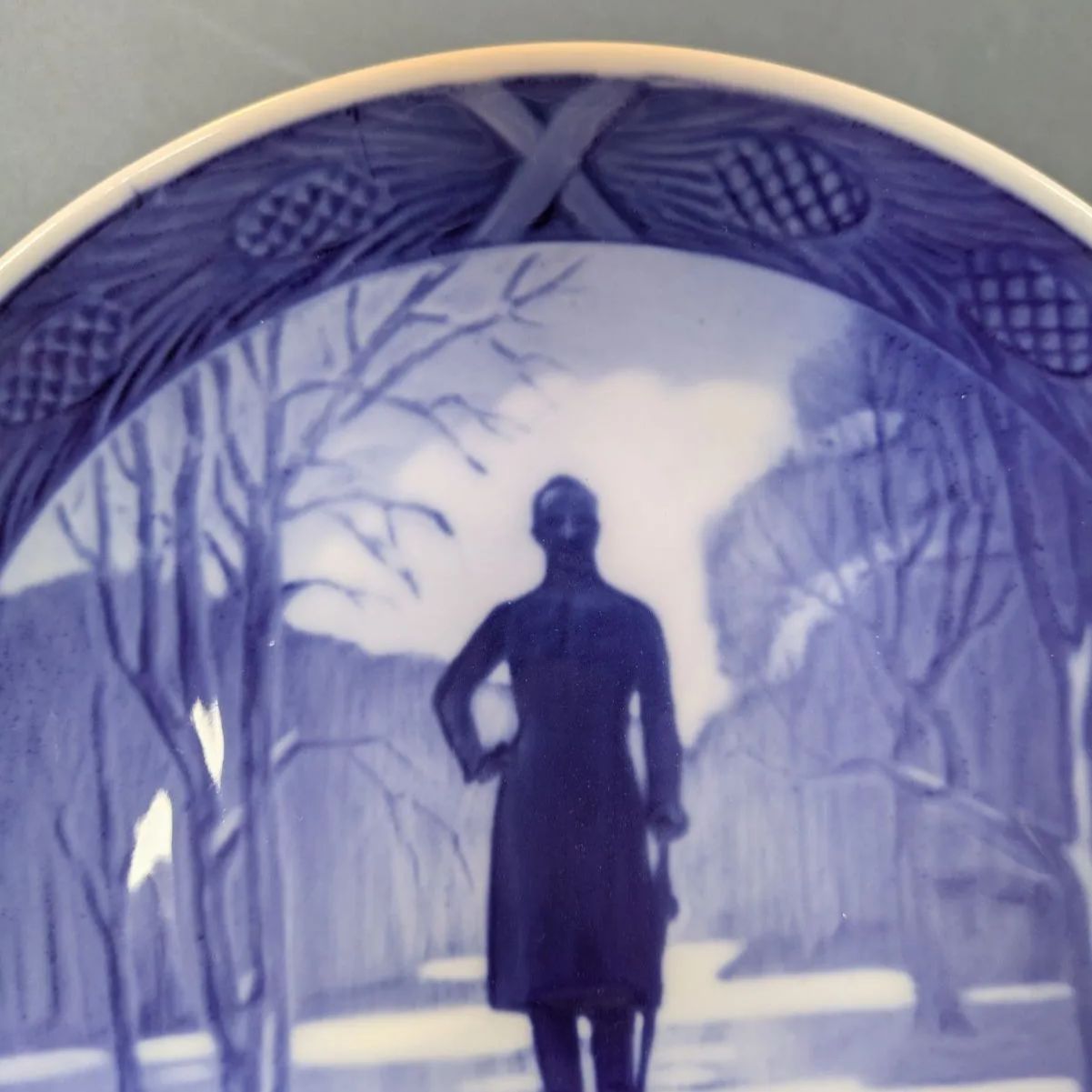 イヤープレート