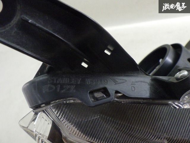 純正トヨタ M900A ルーミー 左右ヘッドライト STANLEY W3919 純正トヨタ M900A ルーミー 左右ヘッドライト STANLEY W3919