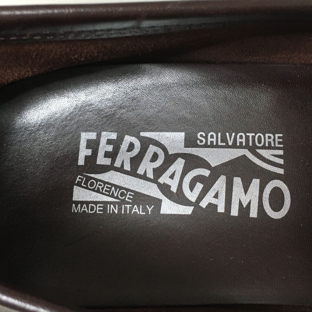 誠実 8 ローファー SalvatoreFerragamo(サルバトーレフェラガモ) SalvatoreFerragamo(サルバトーレフェラガモ)  ローファー 9EEE メンズ SalvatoreFerragamo(サルバトーレフェラガモ) メンズ ガンチーニ ダークブラウン×シルバー  人気No.1 ガンチーニ レザー×金属素材 靴 ...