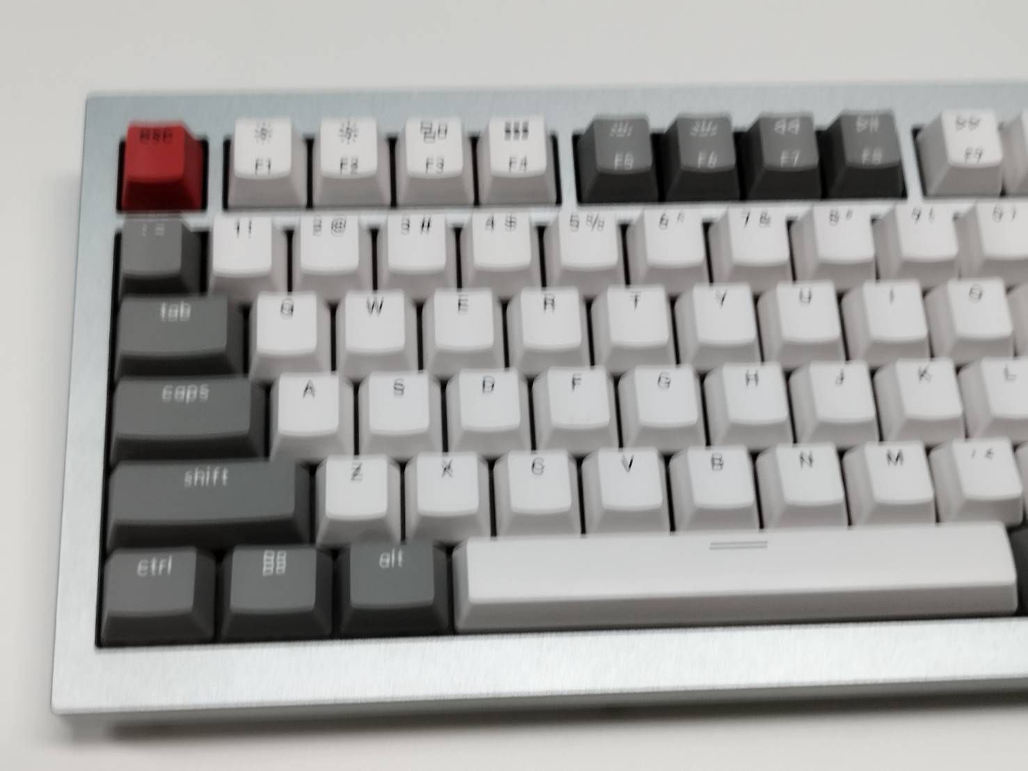 良品】Keychron Q1 A 75％/メカニカルキーボード/赤軸 Keychron