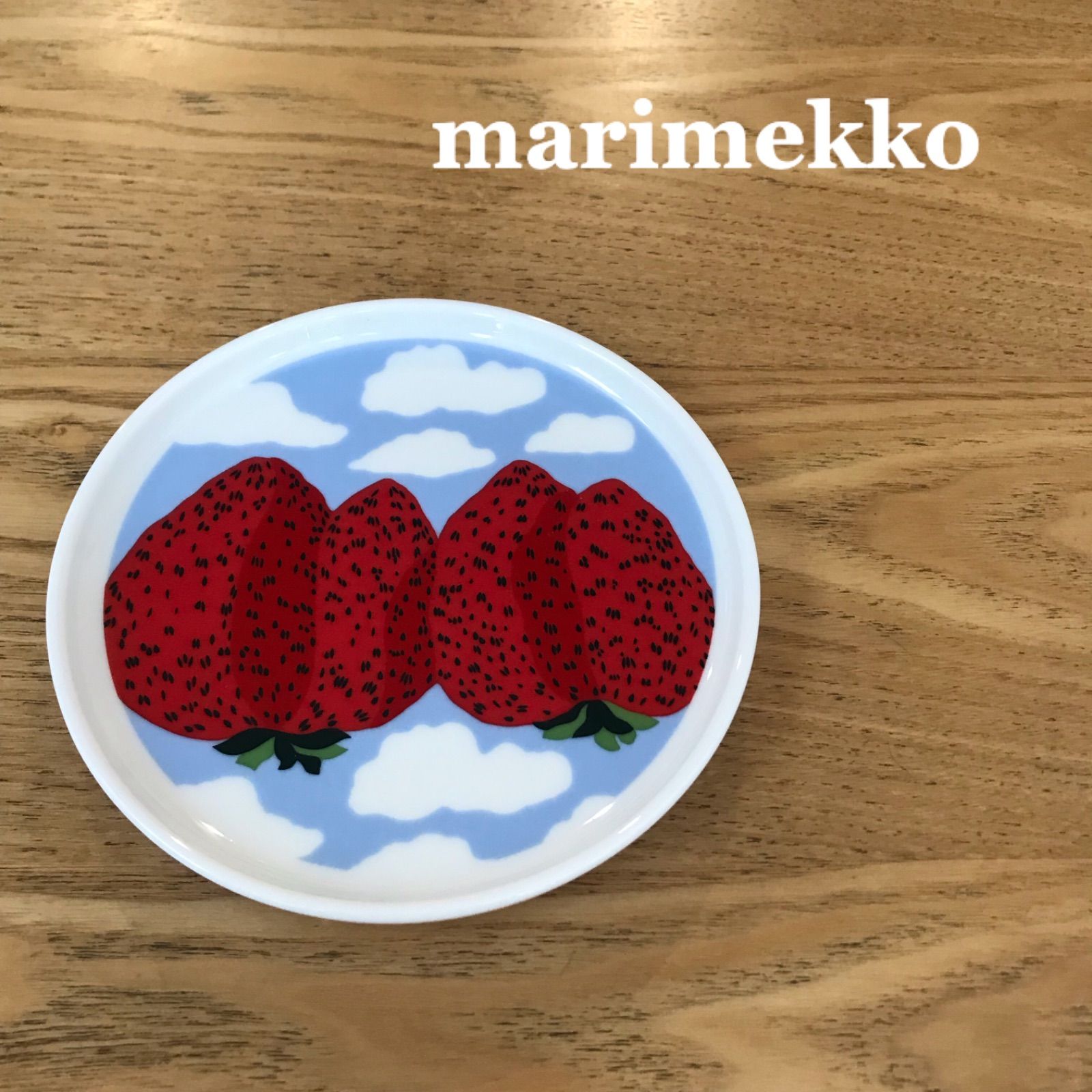 ♡マリメッコ そっ マンシッカ ヴォレット ラテマグ プレート いちご山