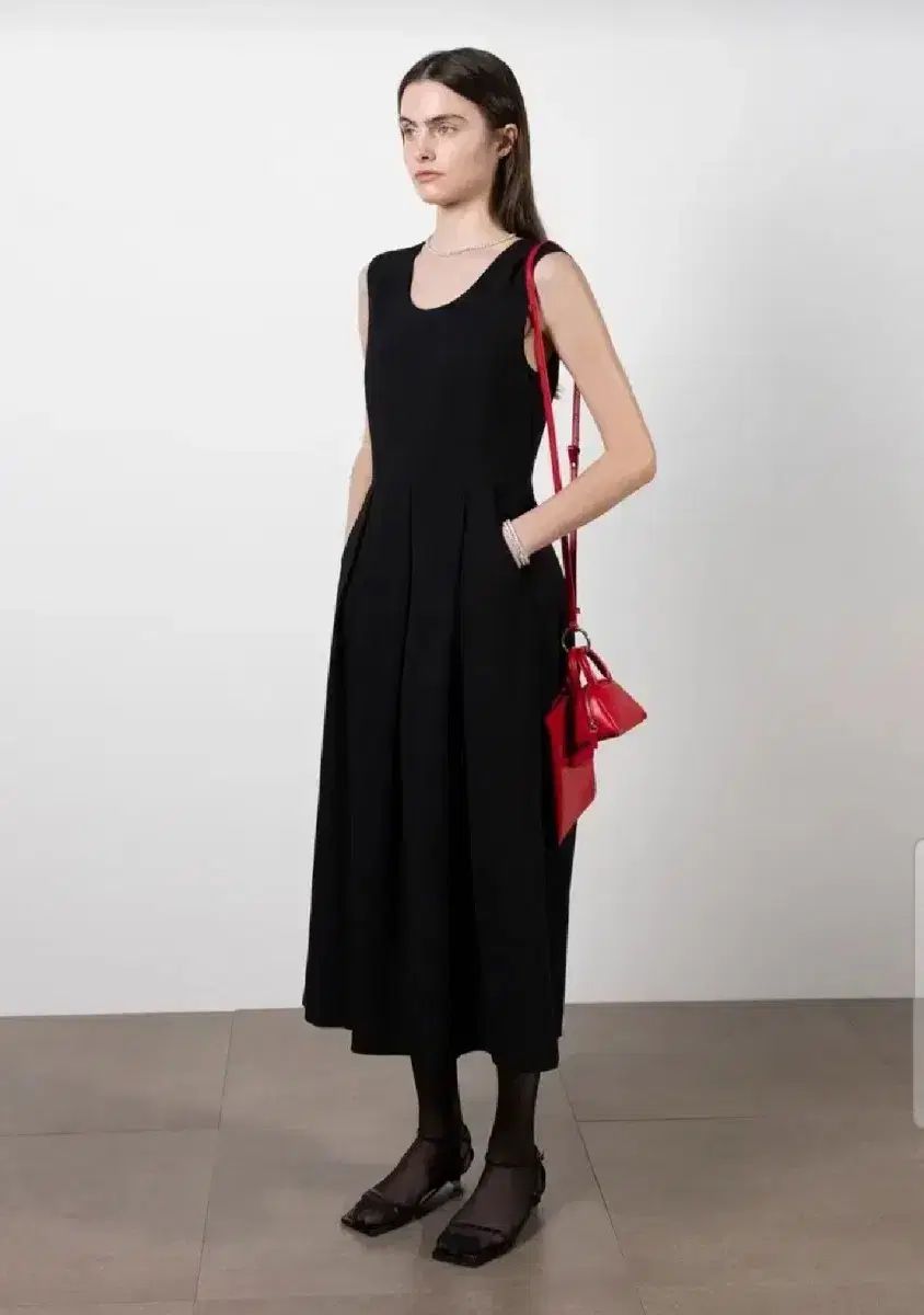 ORR オル フィービー スリーブ ブラック プリーツ ONE PIECE M