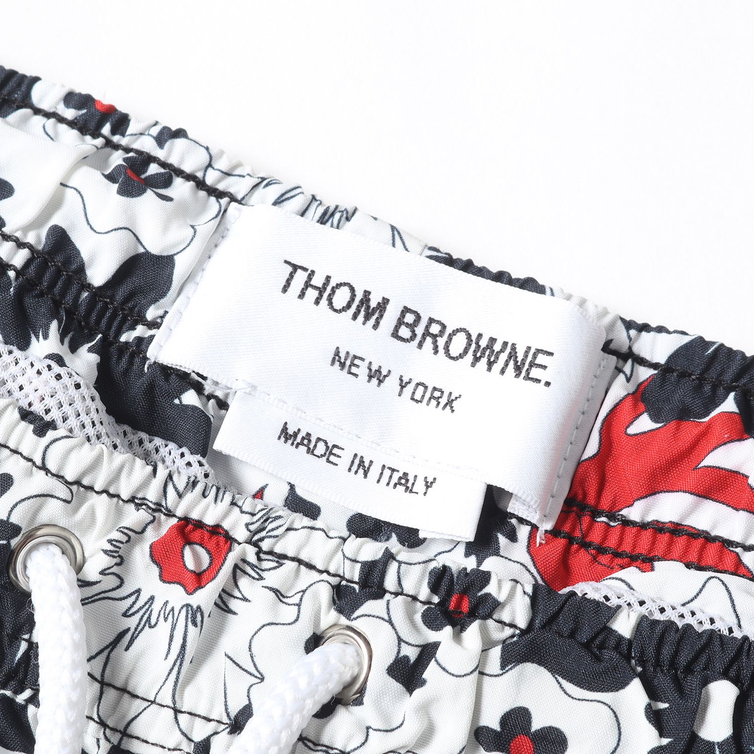 THOM BROWNE トムブラウン パンツ サイズ:3 フローラル ナイロン ショートパンツ ボードショーツ メッシュ裏地付き 花柄 総柄 フラワー  ホワイト ネイビー レッド イタリア製 ブランド 水陸両用 ボトムス ズボン