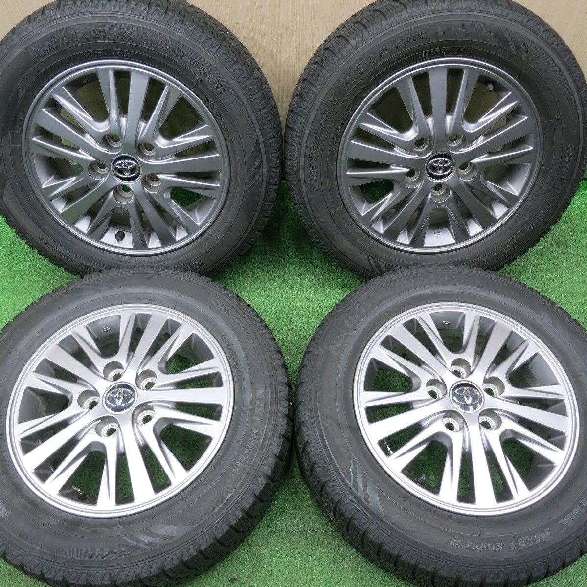 トヨタ ノア80系 195/65R15 4本 セット新車外し トヨタ 80系 ノア 新車