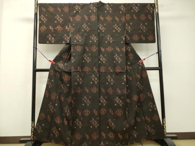 平和屋着物○国指定重要無形文化財 本場久米島紬 手織 絣花文 正絹  