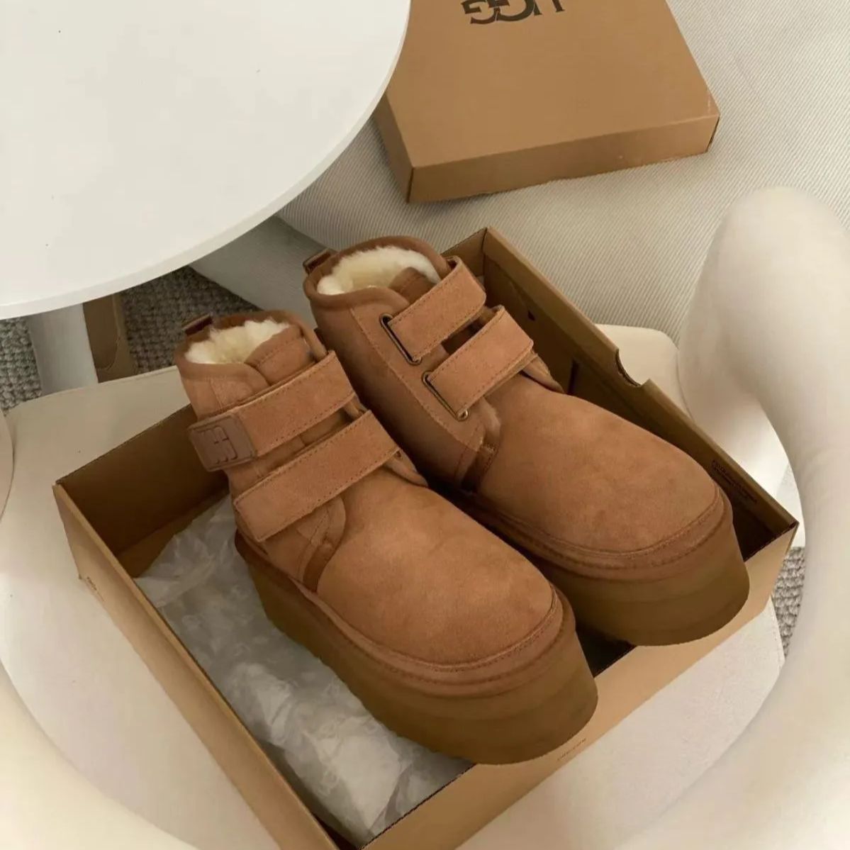 新品未使用   UGG アグ 厚底 5cm ブーツ クラッシックウルトラ ミニプラットフォーム