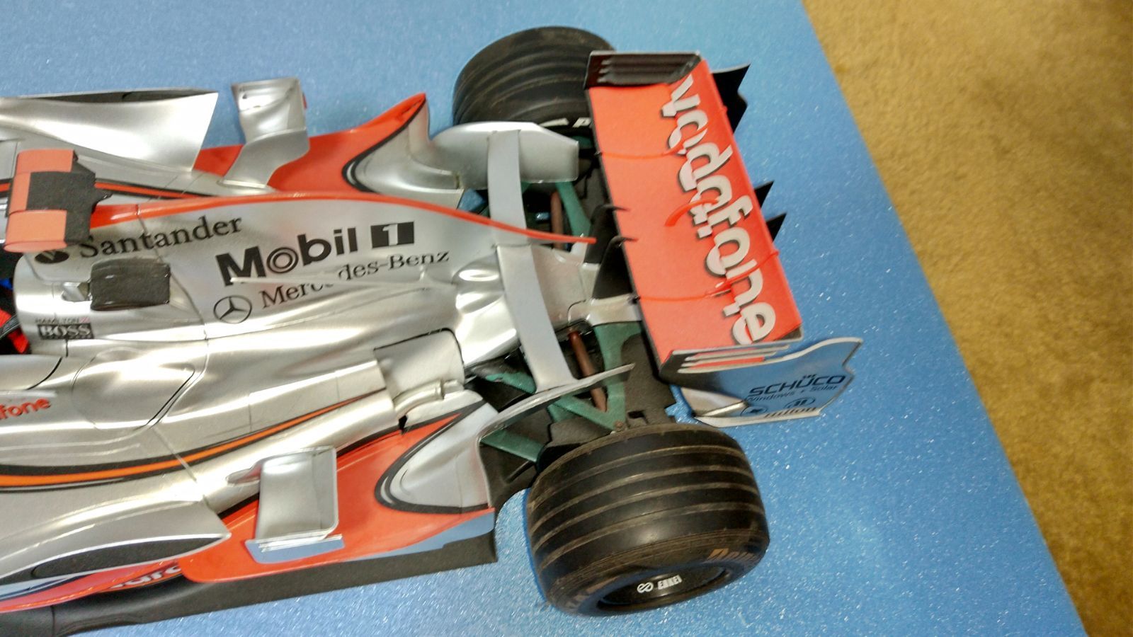 ディアゴスティーニ 1/8 マクラーレン MP4-23 レーシングカー（完成品