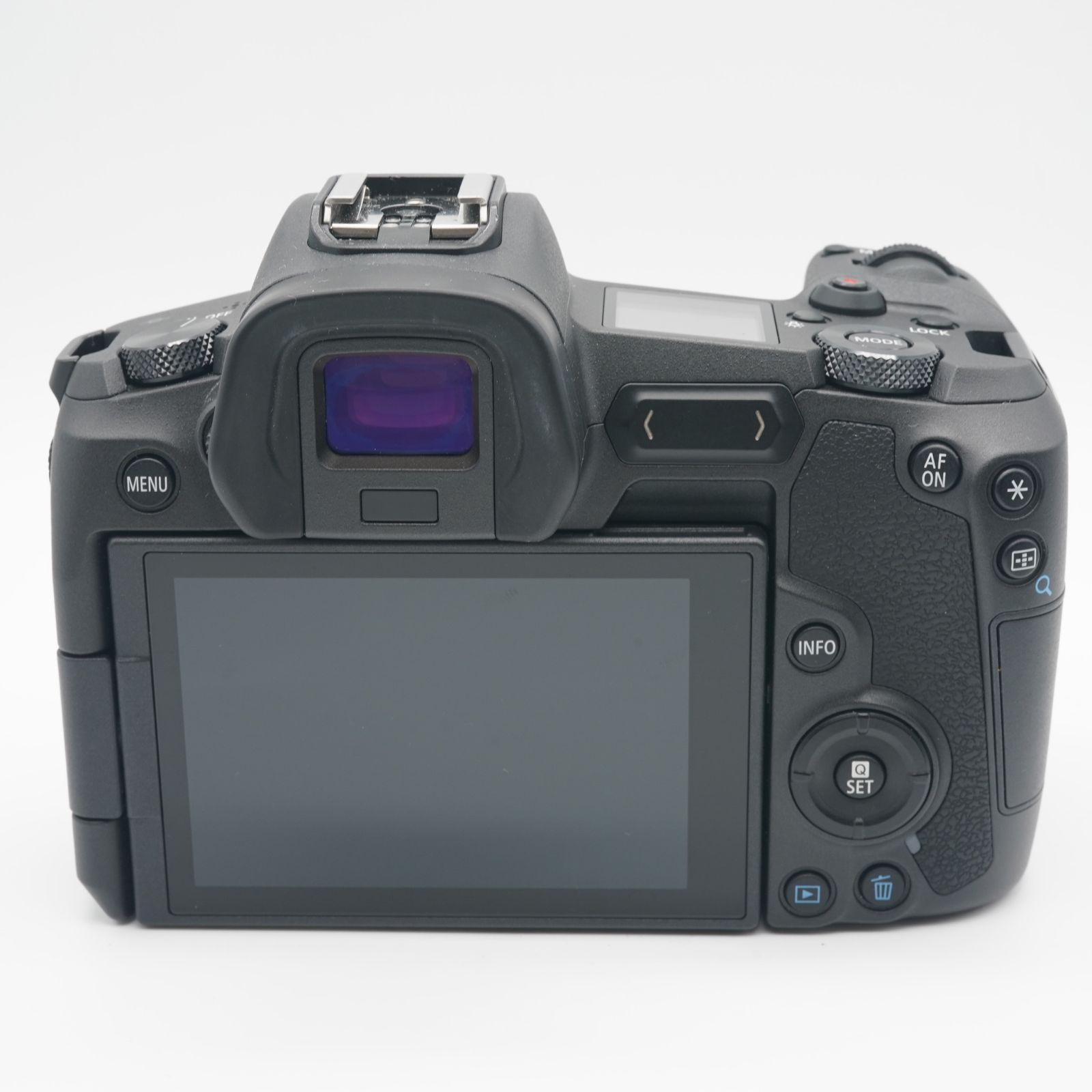 ほぼ新品 キヤノン EOS R ボディ シャッター回数4000回以下！ - メルカリ