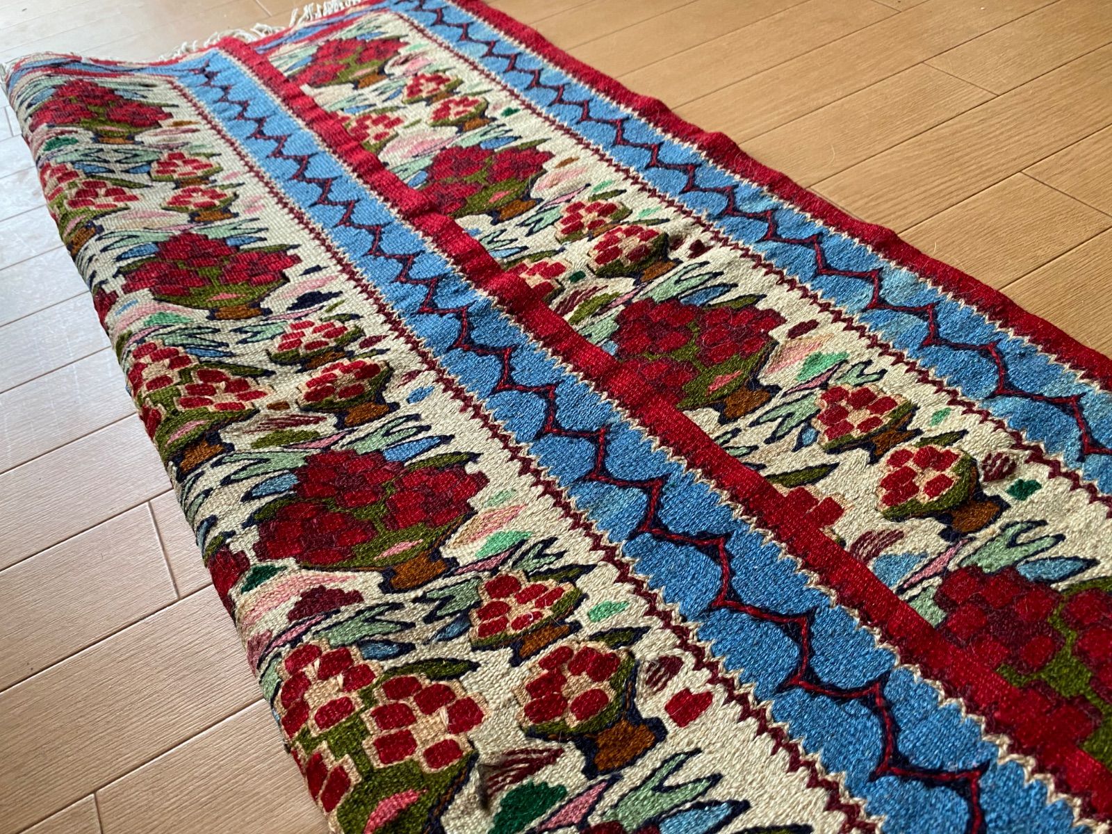 王室の為に織られたキリムです ヘラティ模様が素晴らしい