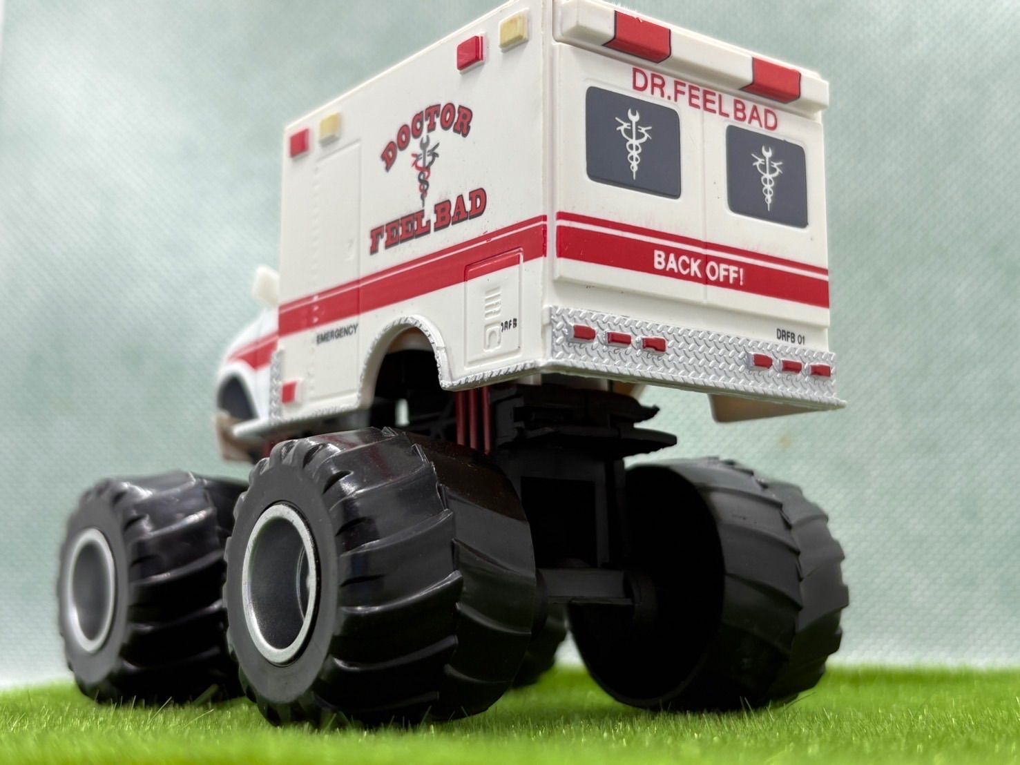 マテルカーズ DR.FEEL BAD 新品】カーズ モンスタートラック ドクター