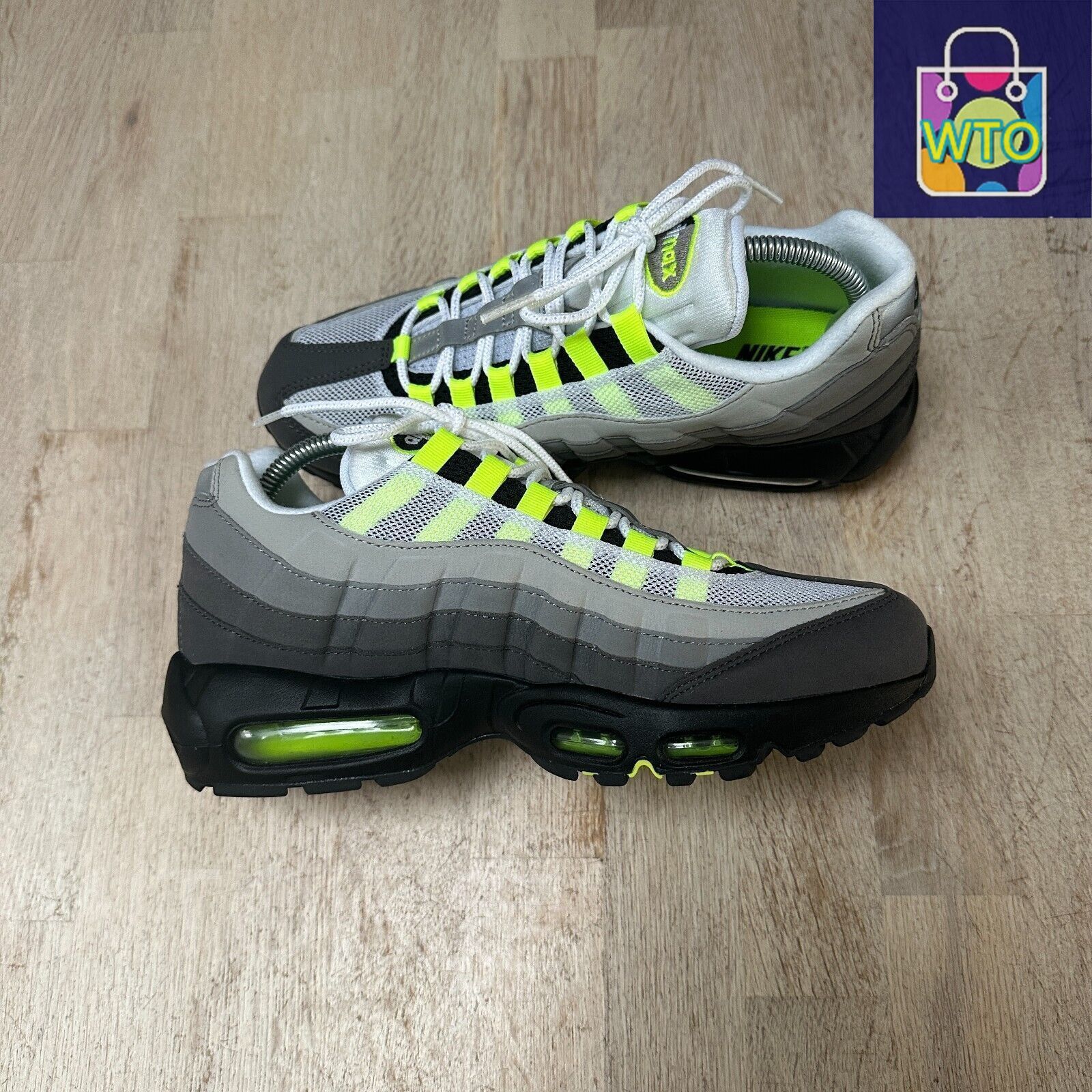 【美品】マスターバニーエディション　ネオンイエロー　カットソー Nike Air Max 95 OG Neon 554970-071 イエローグラデ ナイキ