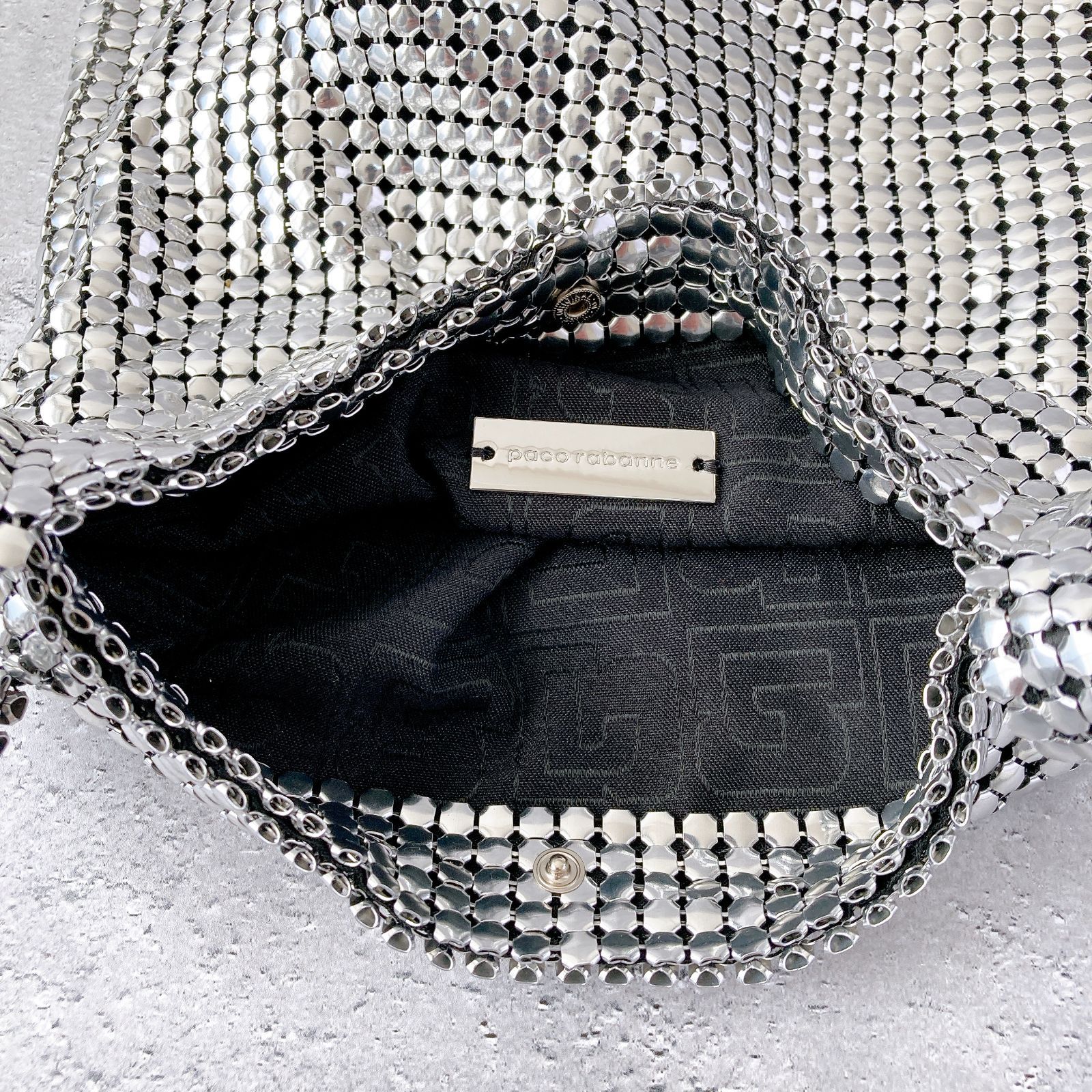 参考価格198,000円 PACO RABANNE SILVER PIXEL BAG トートバッグ