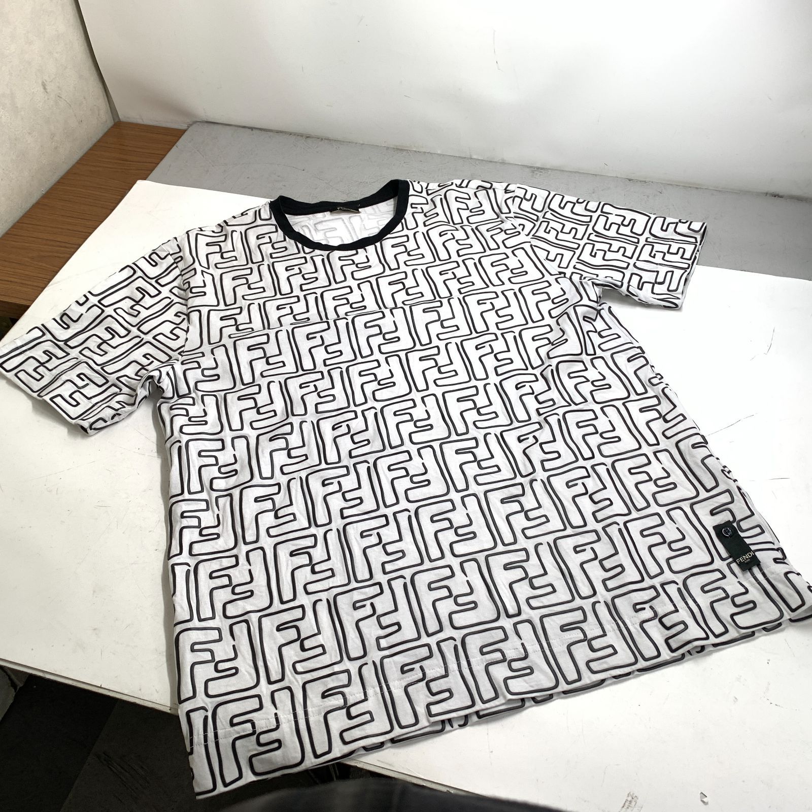 f001 L 美品 FENDI フェンディ 半袖 Tシャツ FY0936 ロゴ コットン 