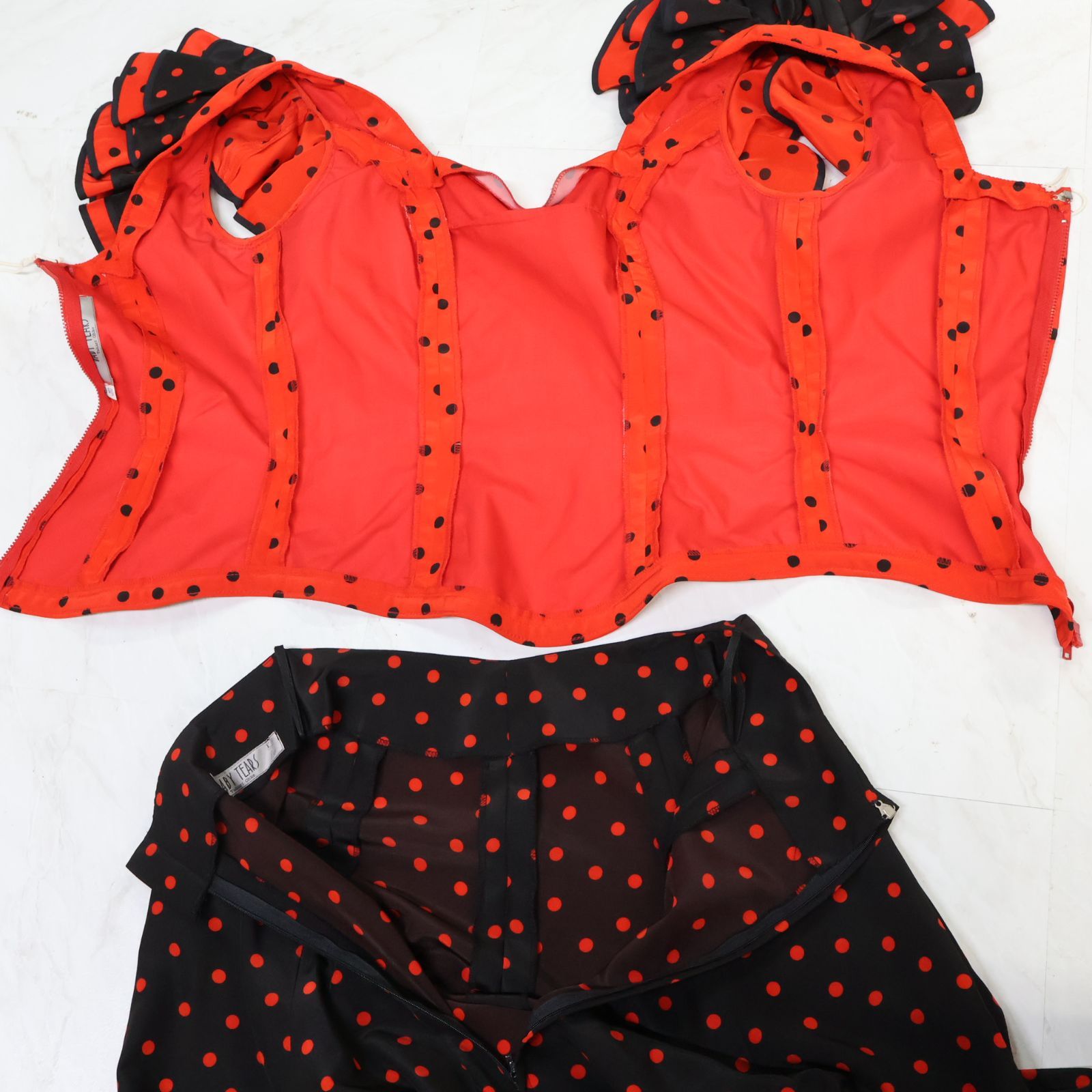 美品 フラメンコ衣装】レッド BABY TEARS ベビーティアーズ 上下 美品 フラメンコ衣装】レッド BABY TEARS ベビーティアーズ 上下