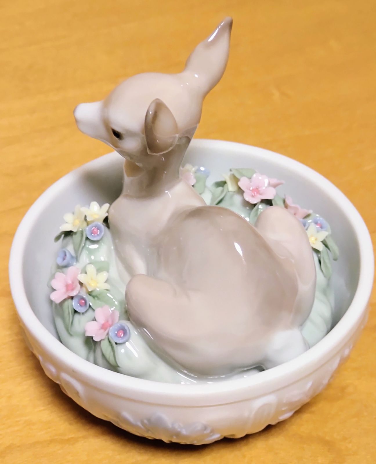 【LLADRO】小鹿（おどろき）　絶版品　専用箱付き LLADRO リヤドロ 6618 子鹿とのエッグサプライズ 箱付 - メルカリ