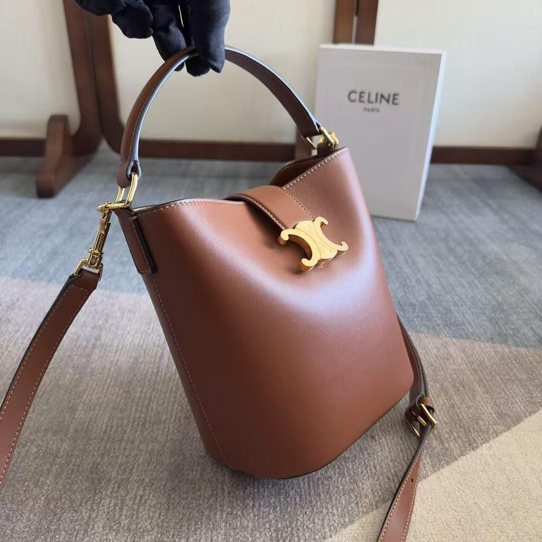 CELINE セリーヌ
