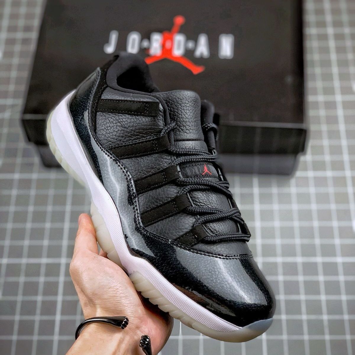 限定 新品未使用 Nike Air Jordan 11 retro low 