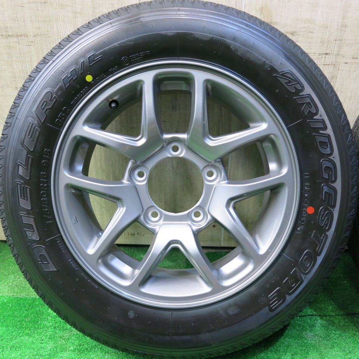 175/80R16 91Sブリヂストン ジムニーJB 9月新車外し純正タイヤ4本 175/80R16 91Sブリヂストン ジムニーJB 9月新車外し純正タイヤ5本 175⁄
