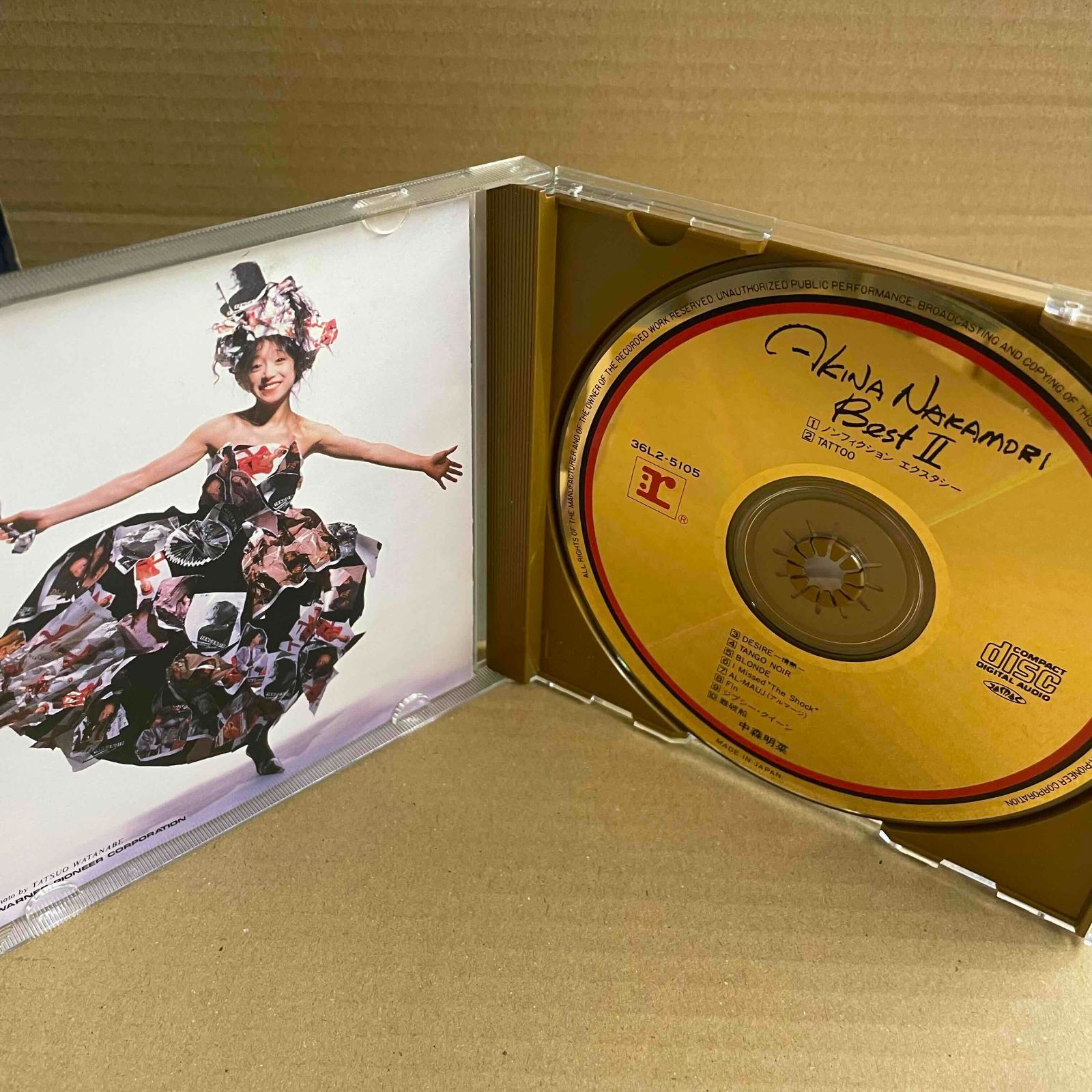 中森明菜さん 「BEST」GOLD DISK 中森明菜さん 「BEST」GOLD DISK 中森明菜AKINA NAKAMORI 20th