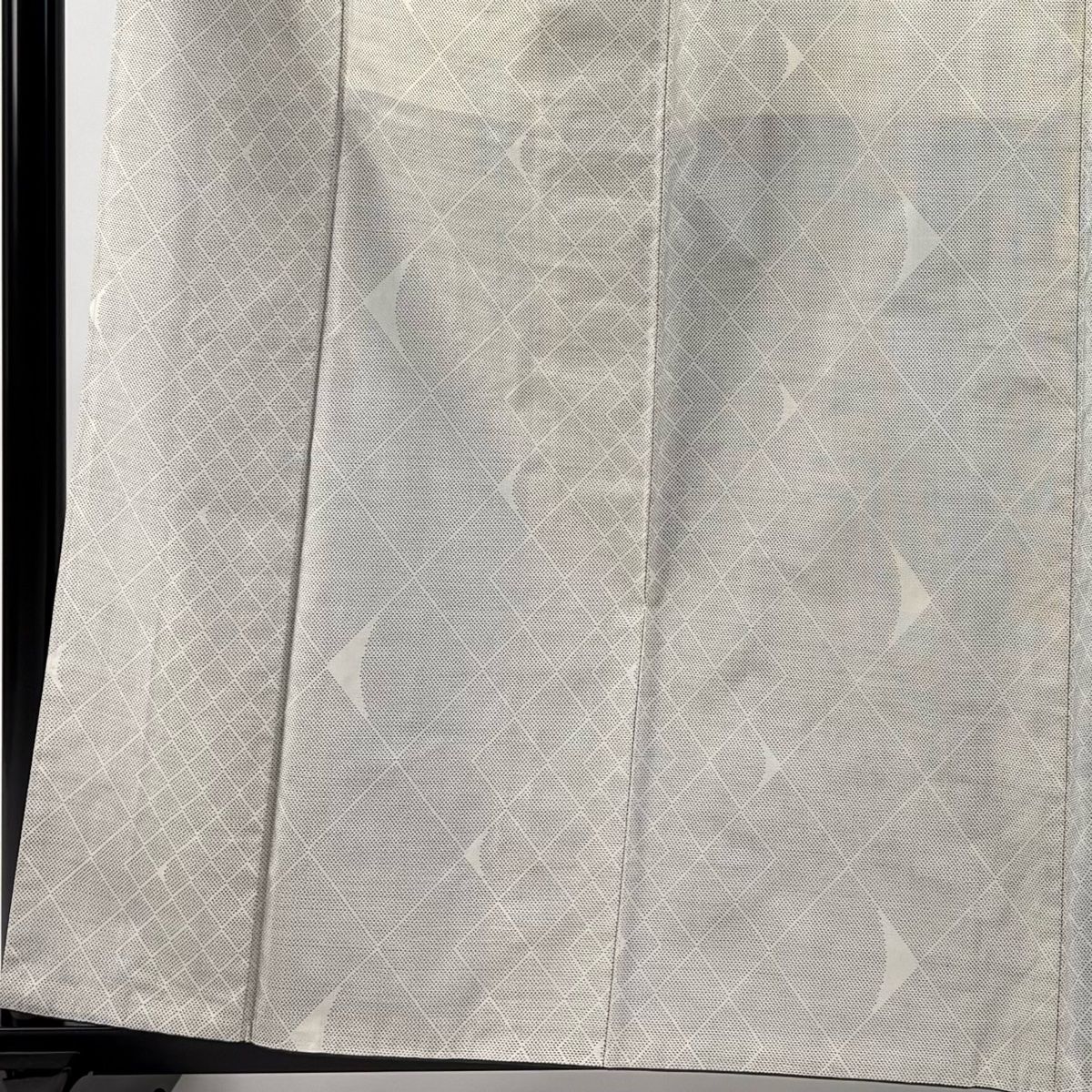 大島紬 身丈162.5cm 裄丈64.5cm M 袷 証紙 斜め格子 幾何学 灰白 正絹 名品