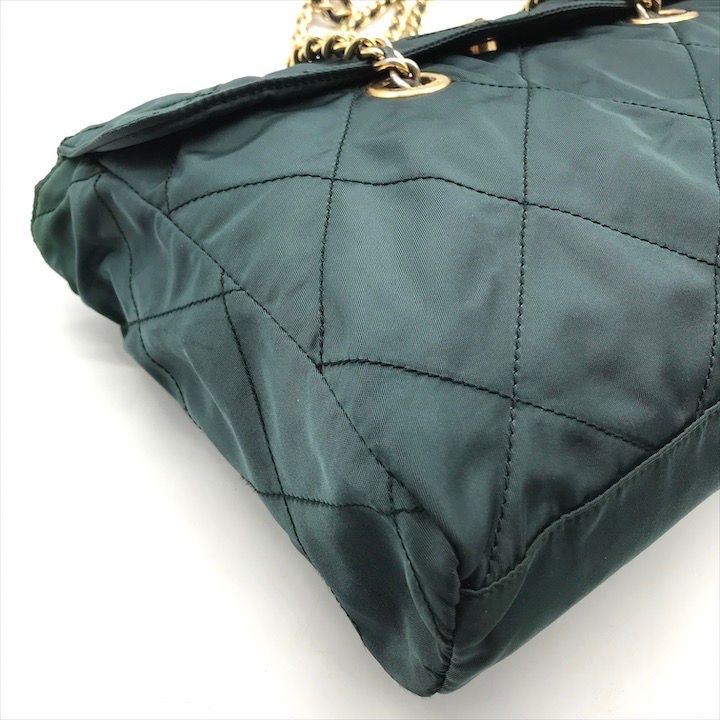 美品✨ PRADA プラダ　ワンショルダーバッグ　グリーン　三角ロゴ 良品 PRADA プラダ 三角ロゴ プレート キルティング ナイロン