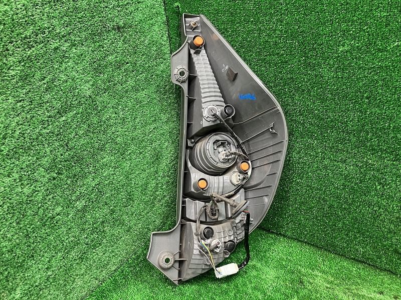 アクア NHP10 左テールランプ・テールライト S スタンレー 52-252