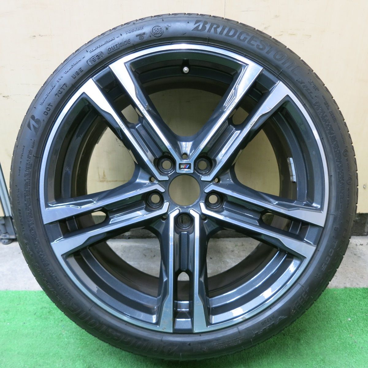 トヨタ SR5 エクストラキャブ・ベージュウィズ アクセサリー (チェイス