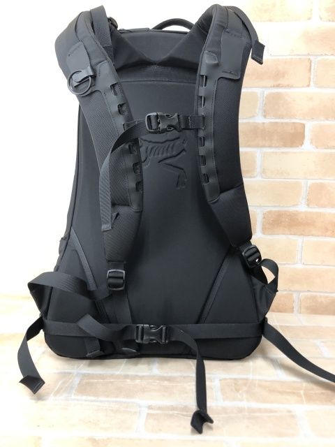 中古】 ARC'TERYX アークテリクス ARRO 22 BACKPACK ブラック 111424169