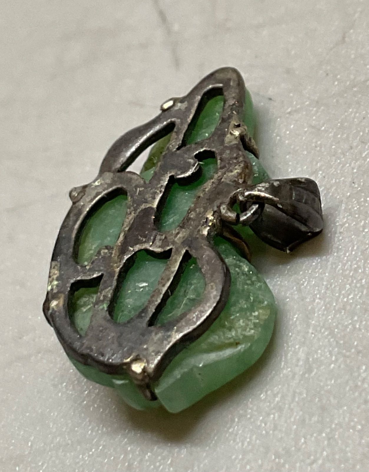 SN474 翡翠 ヒスイ 鳥 バード 彫刻 ペンダントトップ silver刻印