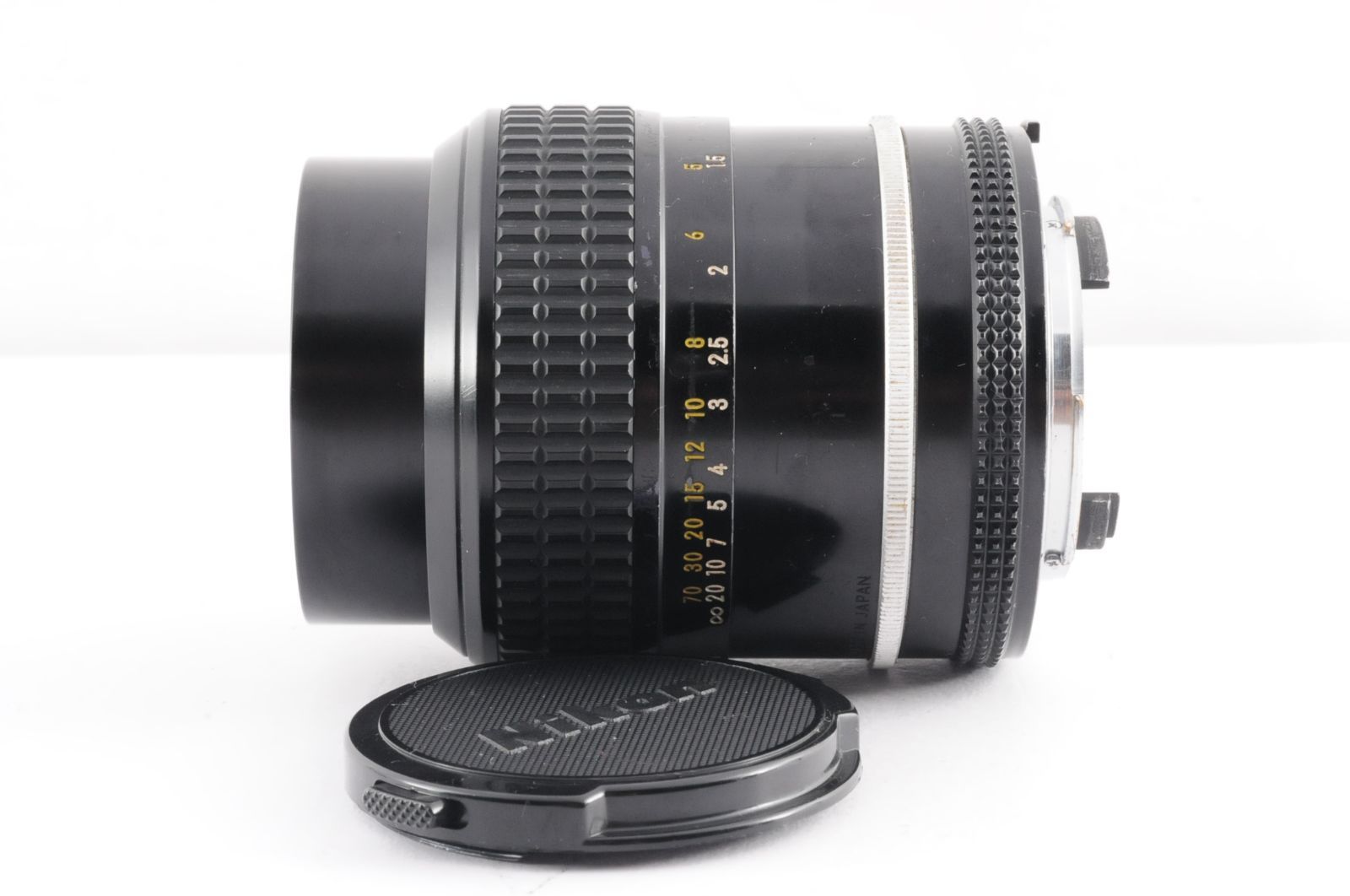 ニコン Nikon Ai NIKKOR 105mm F2.5 1:2.5 MF マニュアル カメラレンズ