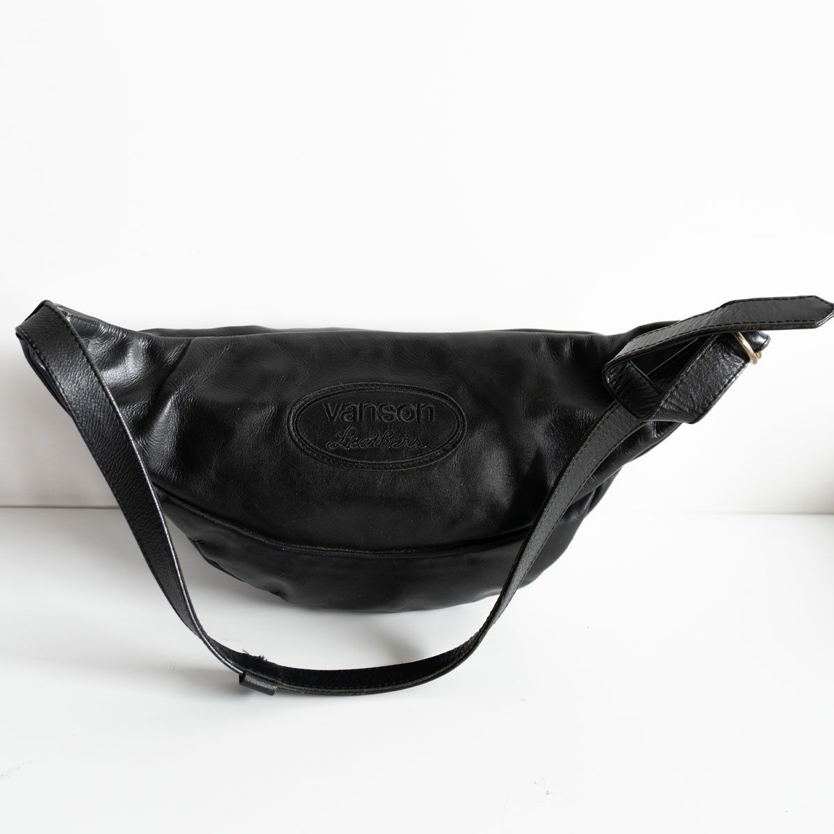 VANSON ファニーバッグ レザー ボディバッグ バンソン 25100657