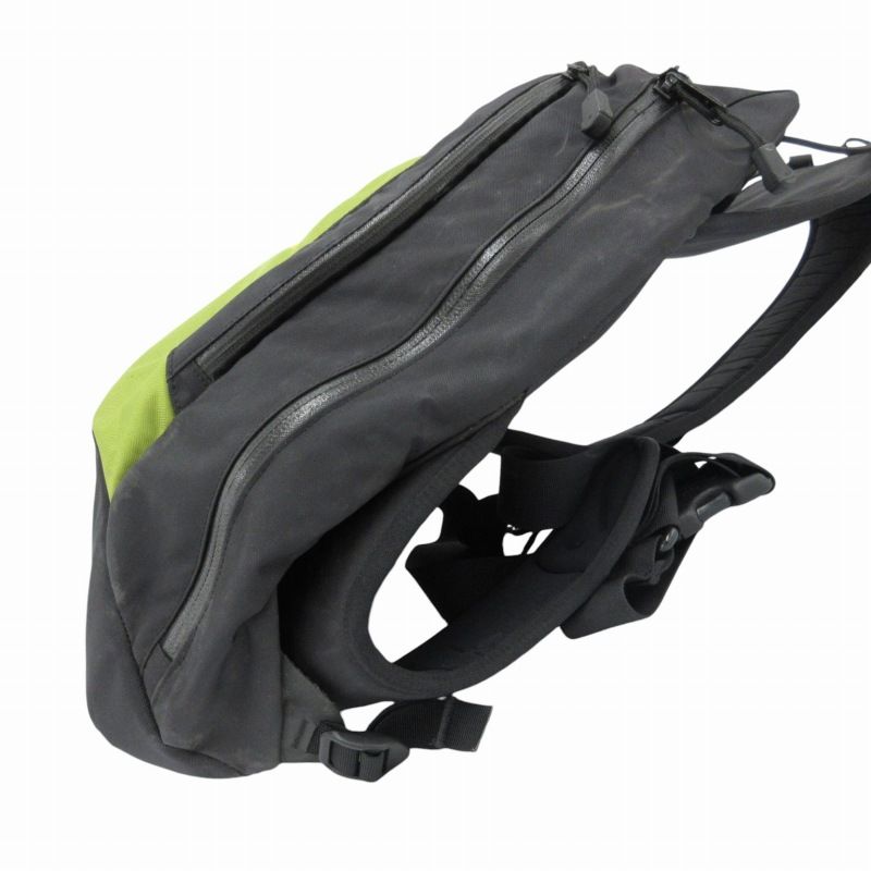 ARC'TERYX クイバー　ショルダーバッグ ブラック/グリーン 2025年最新】ARC'TERYX Quiverの人気アイテム - メルカリ