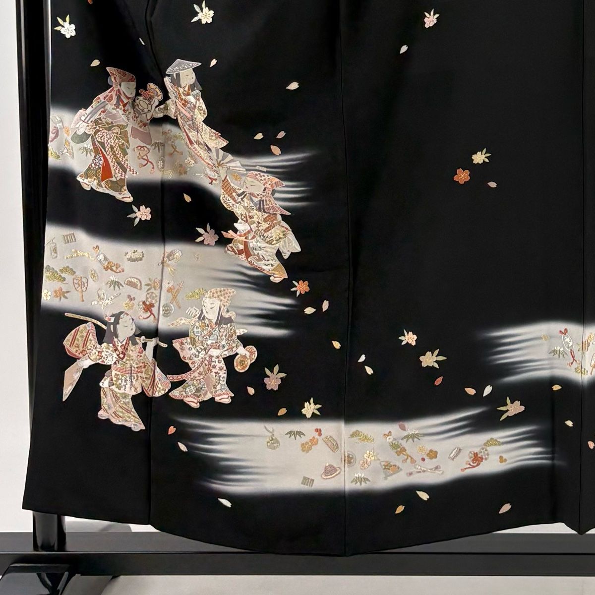 シンプルさが際立つ 訪問着 身丈155cm 裄丈66.5cm M 袷 童 松竹梅 刺繍 金糸 黒 正絹 秀品 しました