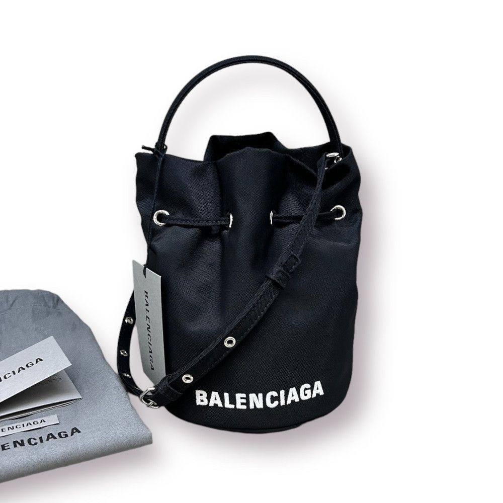 新品 BALENCIAGA WHEEL XS ロゴ刺しゅう ナイロン バケットバッグ