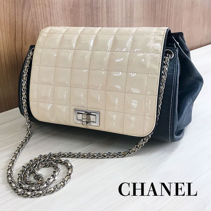 シャネル　CHANEL　チョコバー　チェーンショルダーバッグ　エナメル　ブラック　ベージュ　バイカラー