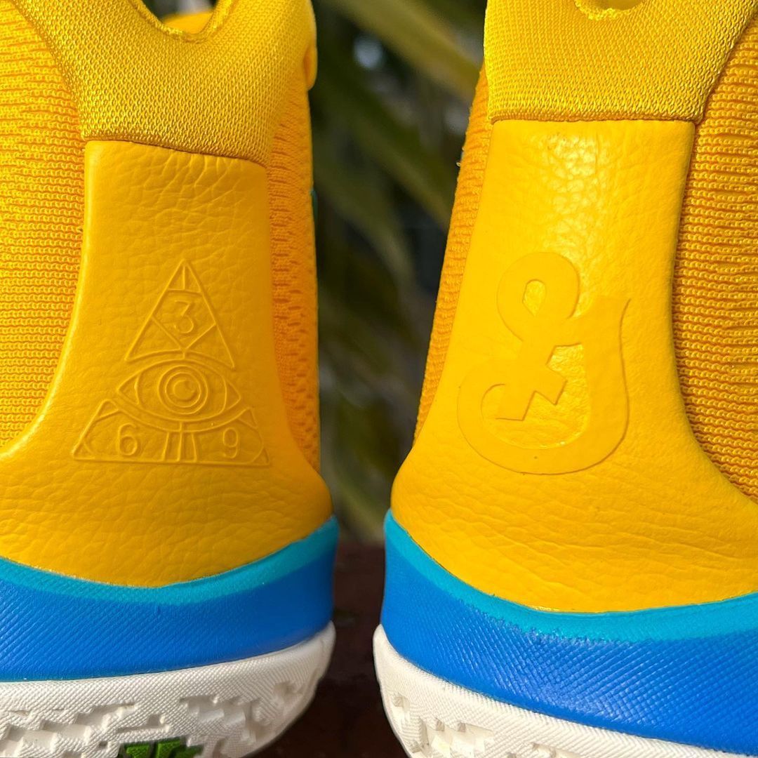 ナイキ　カイリー4 GS NIKE ナイキ カイリー 4 Kyrie IV 