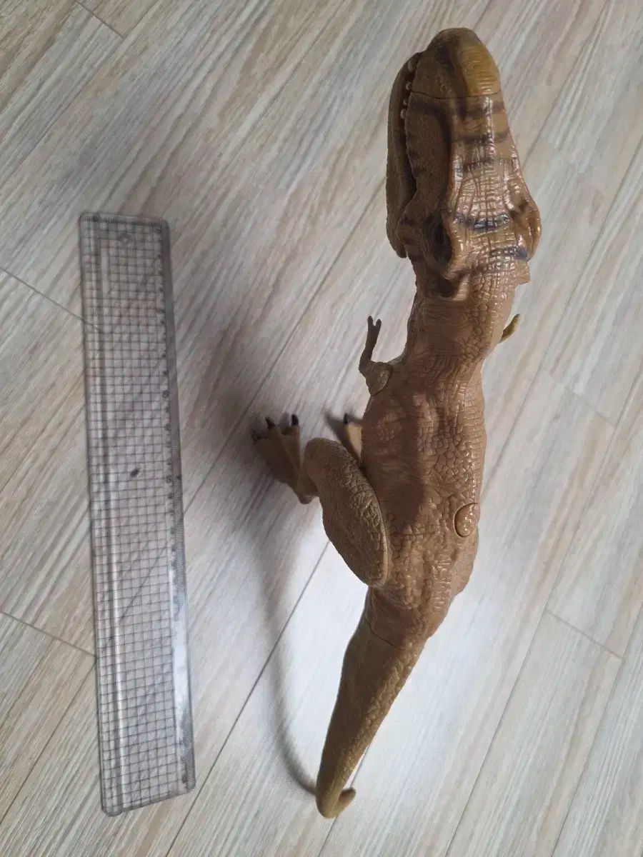 み 恐竜フィギュア